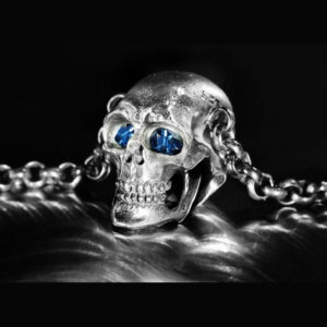 Skull chain with blue Sapphires